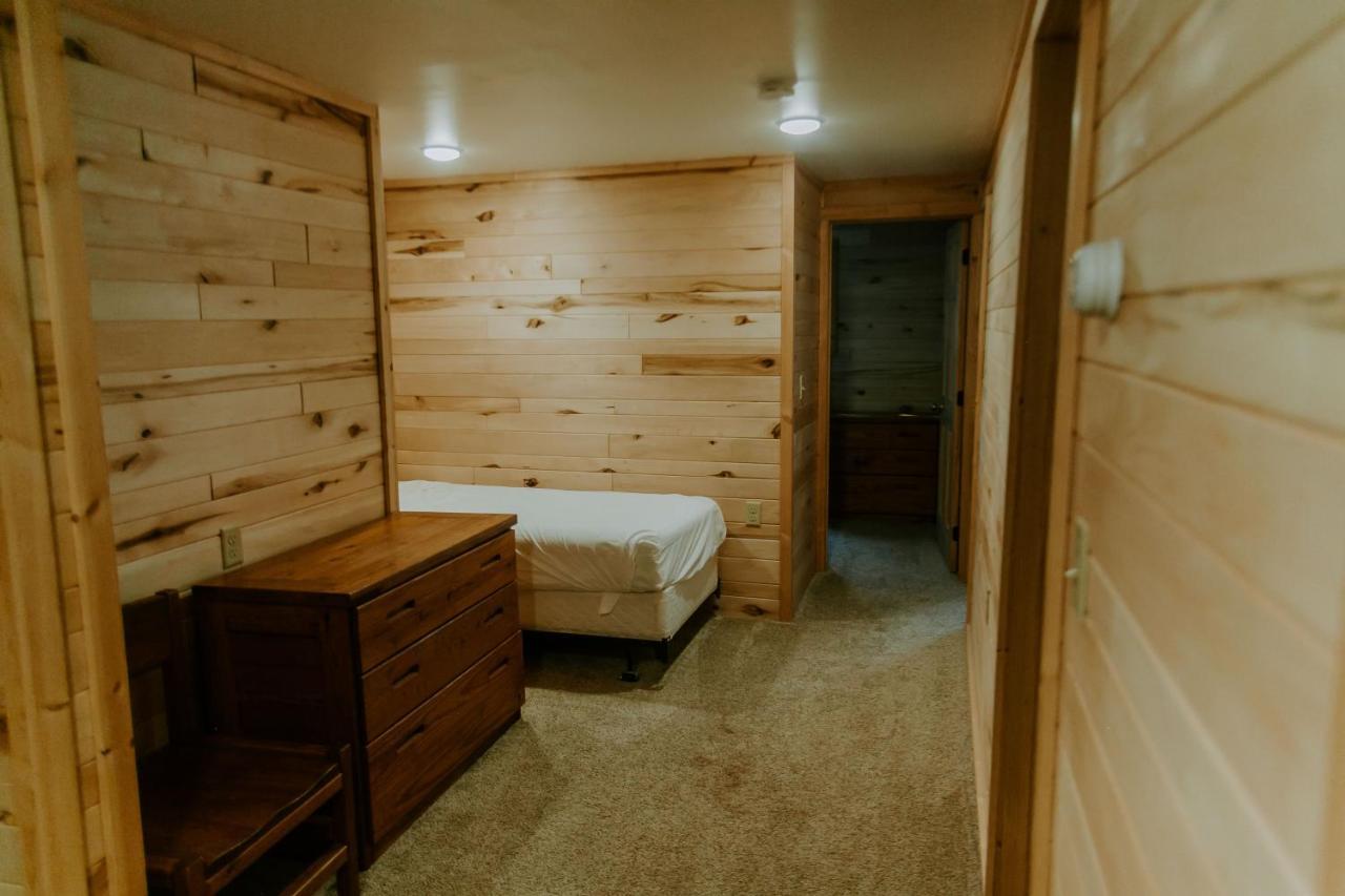 Silver Rapids Lodge & Campground Ely Extérieur photo